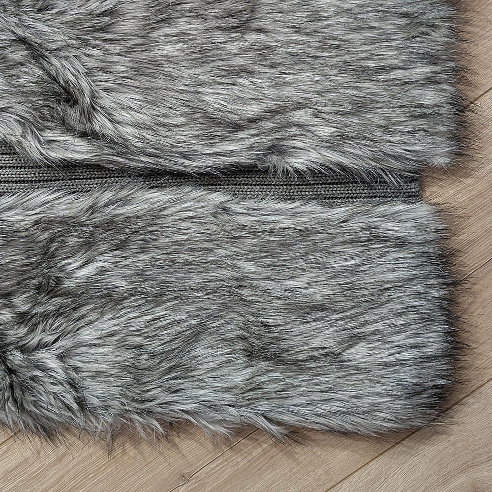 Ladies Fur Vest,  Size Small,  Ladies Jackets and Winter Wear - Picture 4 of 7